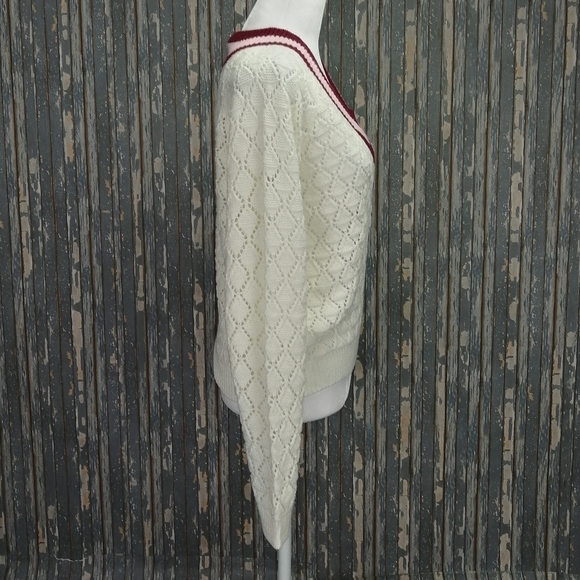 Derek Heart ❤️ Open Knit V-Neck Sweater (Medium) - Picture 4 of 7